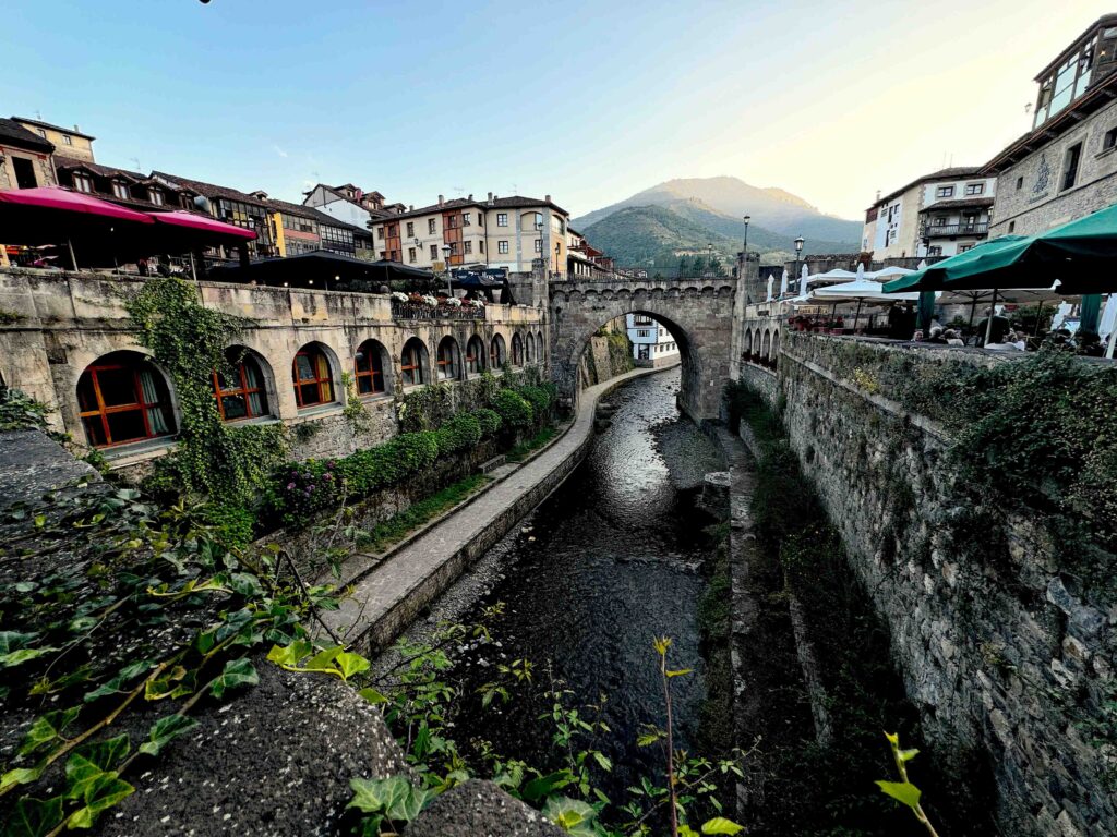 Río Deva a su paso por Potes.